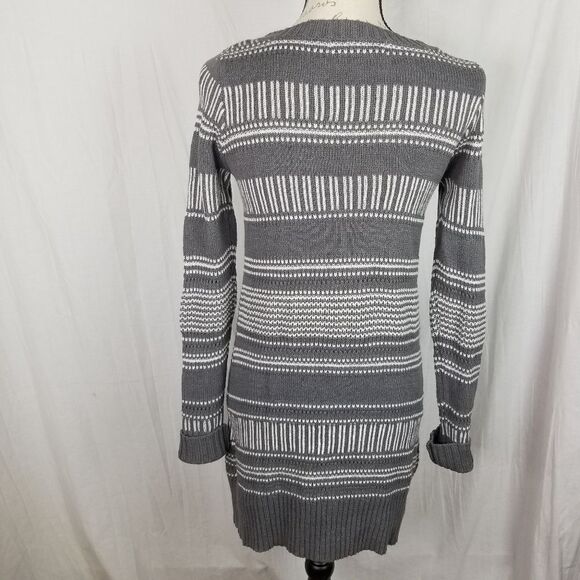 is2 Gray And White Long‎ Sleeve Tunic Sweater Size M - Picture 6 of 6